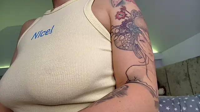 BluEyesKate webcam
