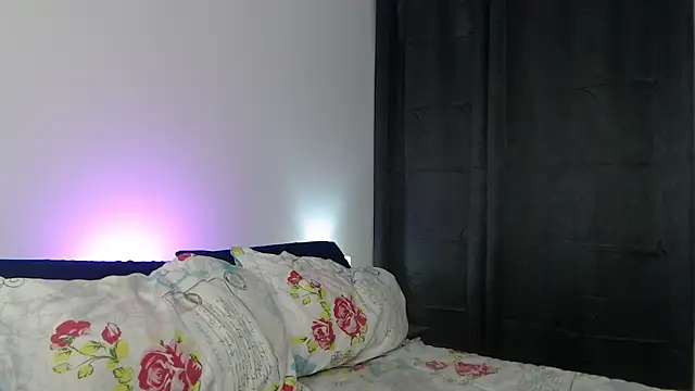 LunaMyers webcam