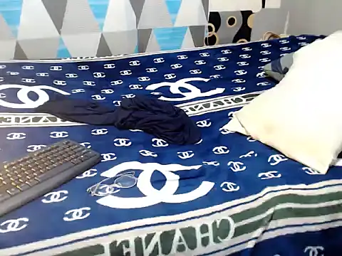 Trish_CurveCock webcam