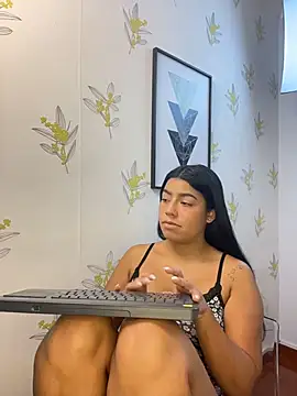 Laia_white webcam