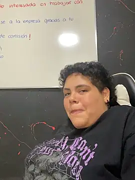 Hailey_Curvy webcam