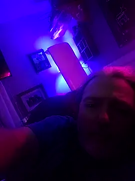 Hotredheadandtoungelasher webcam