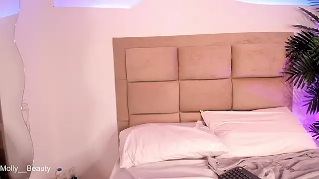 Molly__Beauty