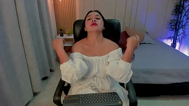 Victoria_Rosee webcam