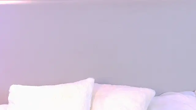 NaomiKlarc webcam