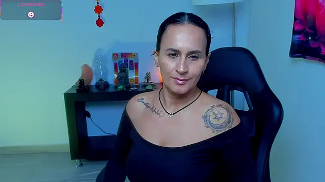 Sara_Charmy webcam