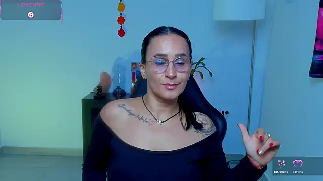 Sara_Charmy webcam