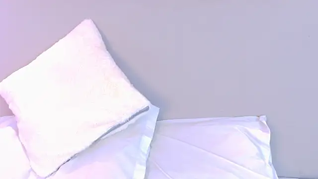 NaomiKlarc webcam
