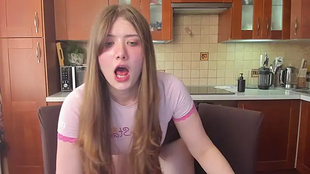 HotCaramellsTV webcam