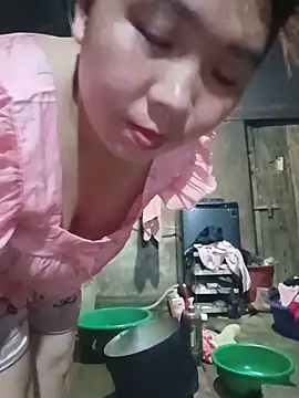 quynhkoolbae webcam