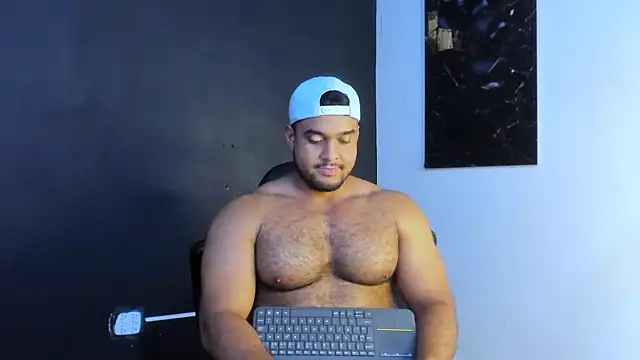Big_furry_bear13 webcam