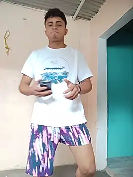 HOTRAINYGOLDEN webcam