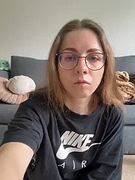 SweetLuna96 webcam