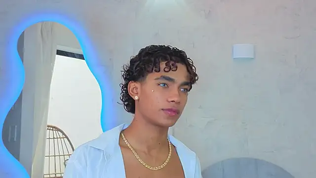 AlanCutee webcam