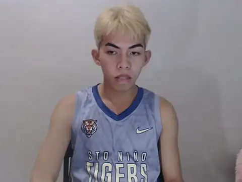 Urhotsilverboy webcam