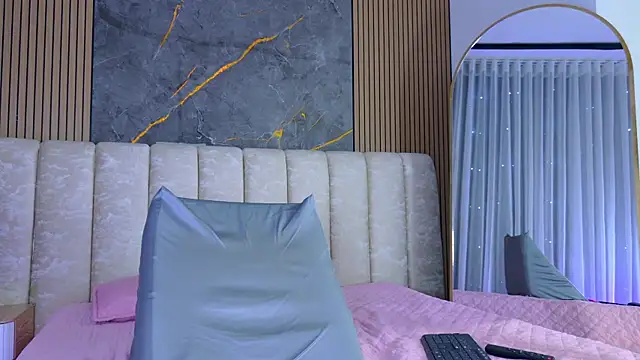 mia_scot webcam