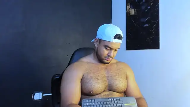 Big_furry_bear13 webcam