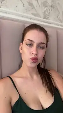 KikiWatson webcam