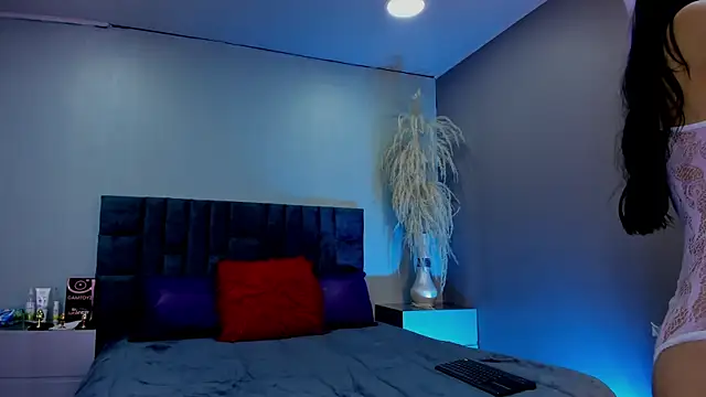 MaddyGlow webcam