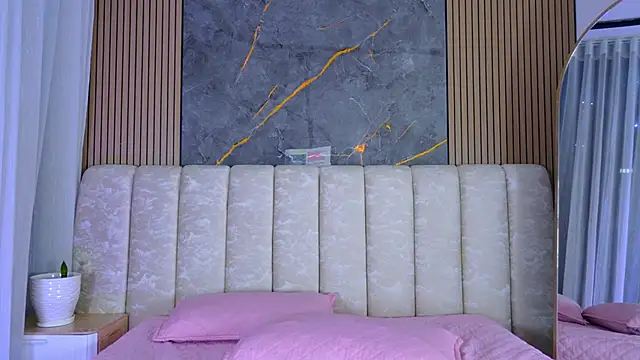 mia_scot webcam