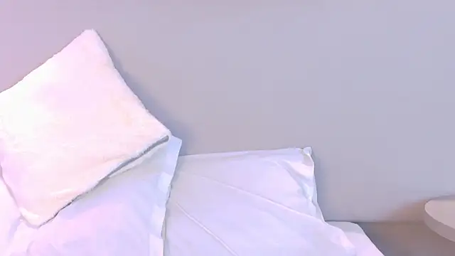 NaomiKlarc webcam