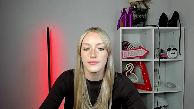 EvelynBlond webcam