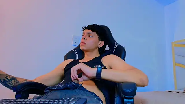 Milo_Storm webcam