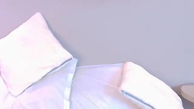 NaomiKlarc webcam
