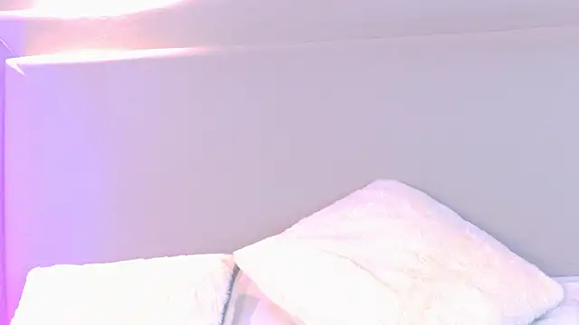 NaomiKlarc webcam
