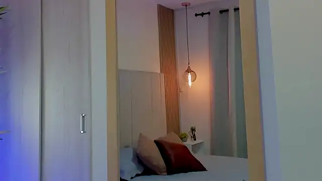 Victoria_Rosee webcam
