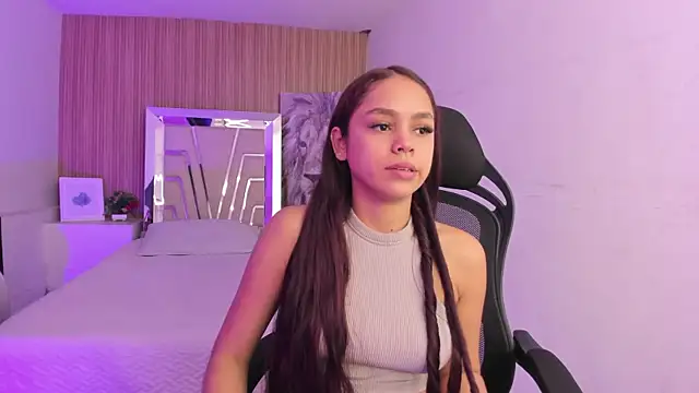 CarolineFyre webcam