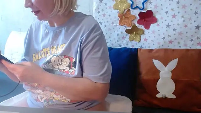 QueenLana webcam