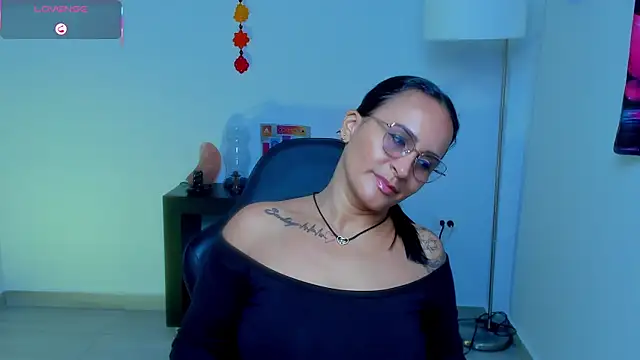Sara_Charmy webcam