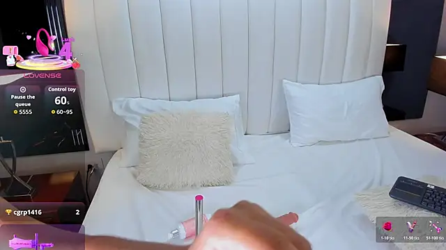 MiaCamille_ webcam