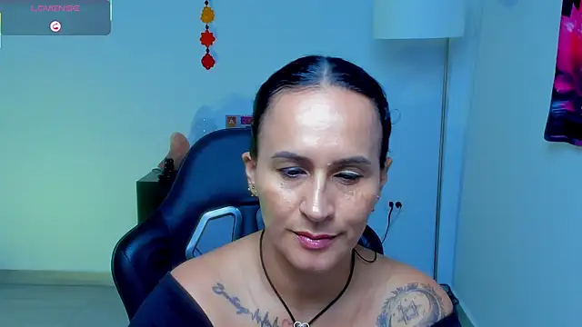 Sara_Charmy webcam