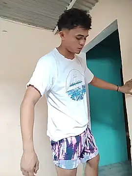 HOTRAINYGOLDEN webcam
