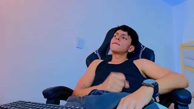 Milo_Storm webcam