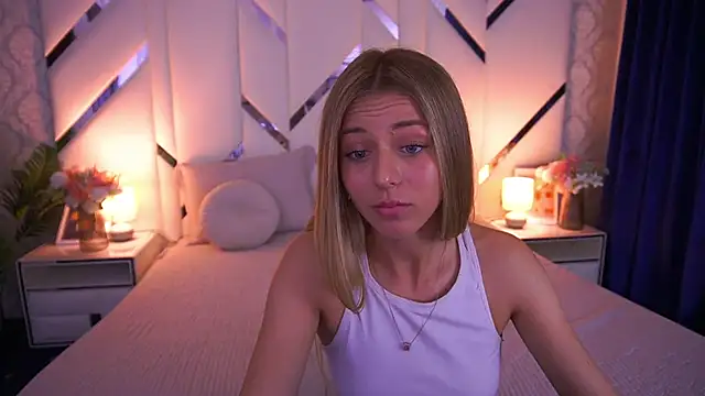 DoveLovee webcam
