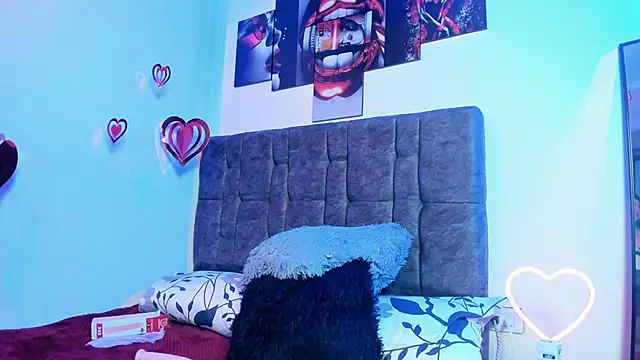 CurvyLolaX webcam