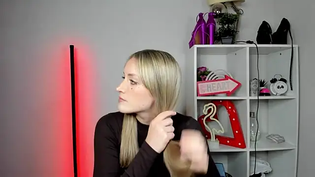 EvelynBlond webcam