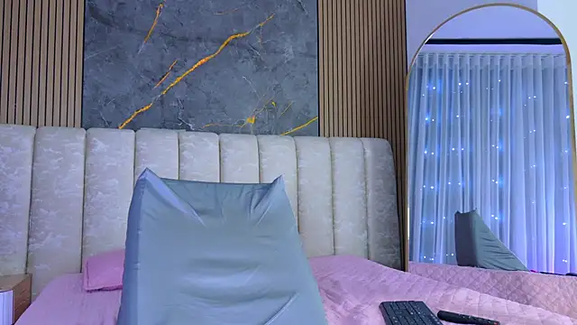 mia_scot webcam