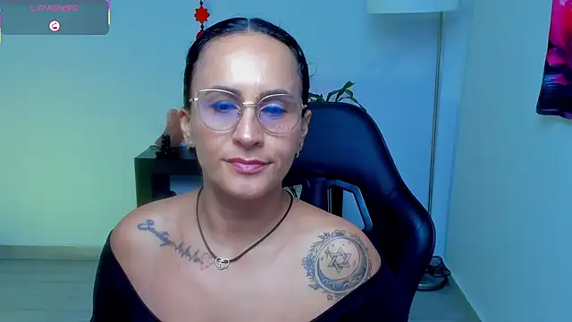 Sara_Charmy webcam