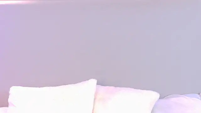 NaomiKlarc webcam