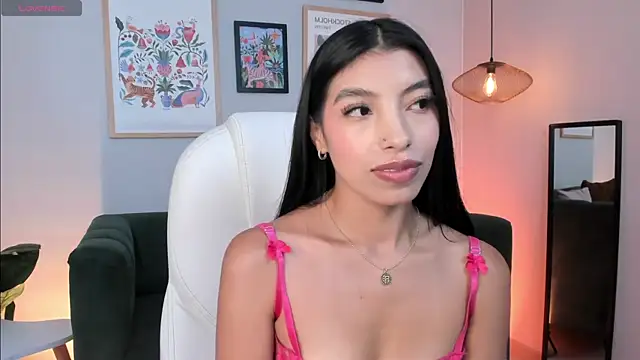 Tiffany_Low webcam
