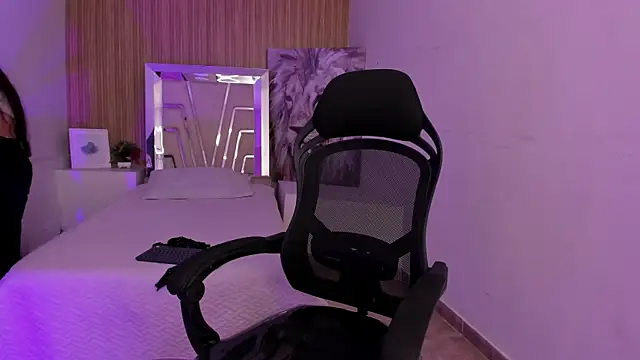 CarolineFyre webcam
