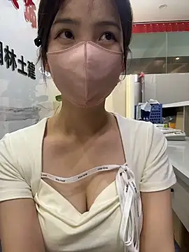 gougou13 live sex cam