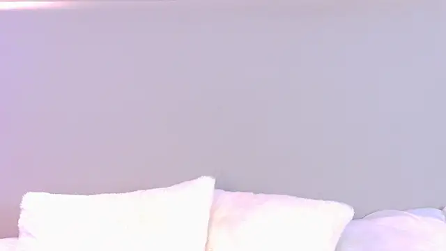 NaomiKlarc live sex cam