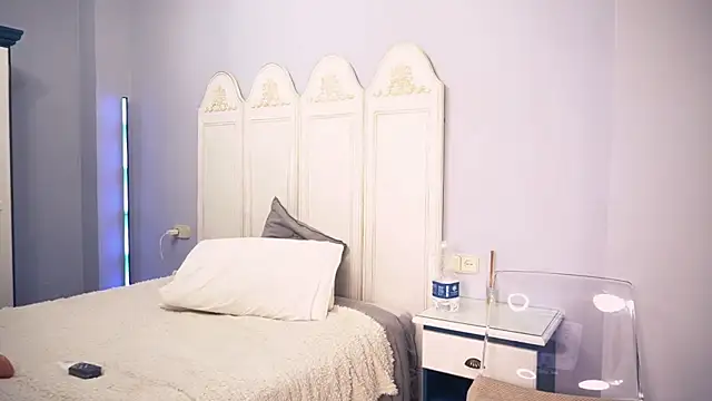new_dee webcam