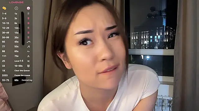 Ur_neighbor_Kira webcam