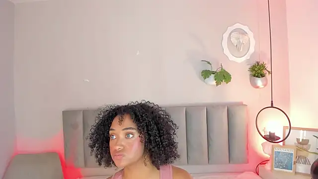 Tina_curly webcam